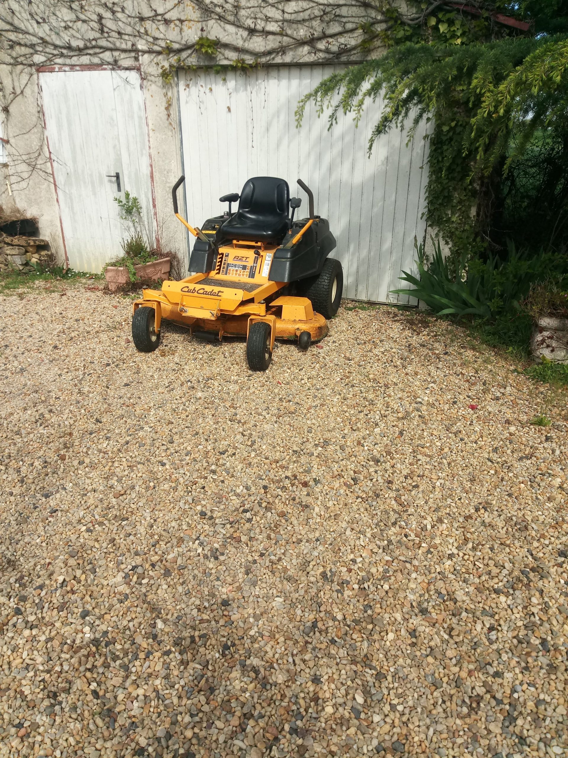 tondeuse autoportée jaune